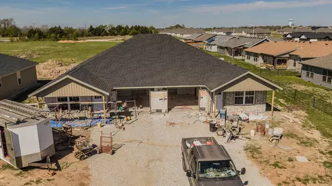 27212753 S Caden Ln, Bolivar, MO 65613