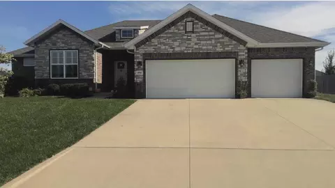 6066 S Crescent Rd, Battlefield, MO 65619