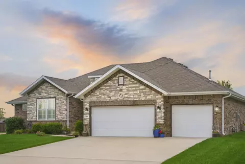 6066 S Crescent Rd, Battlefield, MO 65619