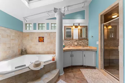 Bath - 500 Timberlane Point Rd, Branson, MO 65616 photo 3 of 5