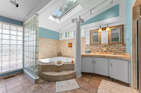 Bath - 500 Timberlane Point Rd, Branson, MO 65616 photo 1 of 5