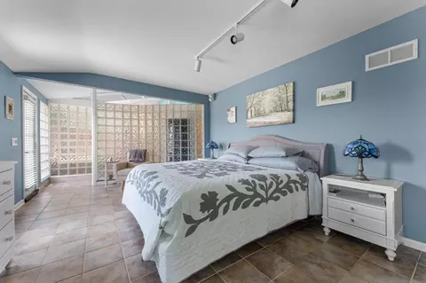 Bedroom - 500 Timberlane Point Rd, Branson, MO 65616 photo 1 of 4