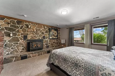 Bedroom - 500 Timberlane Point Rd, Branson, MO 65616 photo 3 of 4
