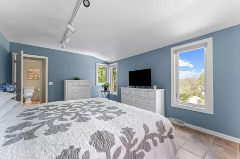Bedroom - 500 Timberlane Point Rd, Branson, MO 65616 photo 2 of 4