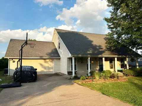 880 Redel Pl, Bolivar, MO 65613