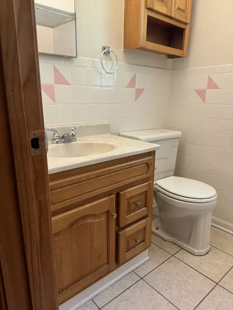 Bath - 3774 Walnut Cir, Flemington, MO 65650 photo 3 of 5