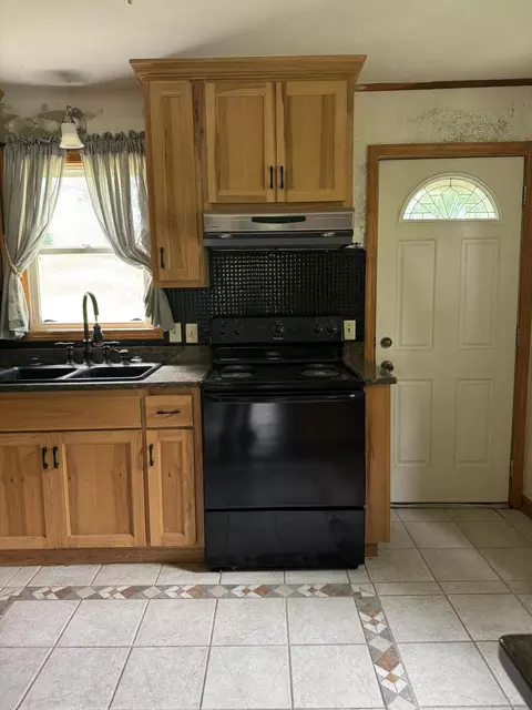 Kitchen - 3774 Walnut Cir, Flemington, MO 65650 photo 3 of 3