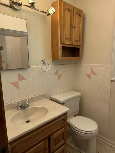 Bath - 3774 Walnut Cir, Flemington, MO 65650 photo 2 of 5