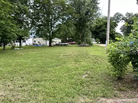 207 Walnut St, Birch Tree, MO 65438