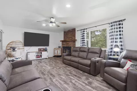 Living - 502 S Pear St, Buffalo, MO 65622 photo 1 of 1