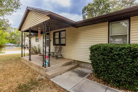 Exterior - 502 S Pear St, Buffalo, MO 65622 photo 4 of 11