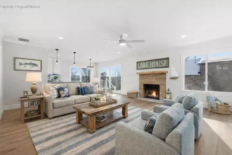 139 Lakeshore Dr, Kimberling City, MO 65686