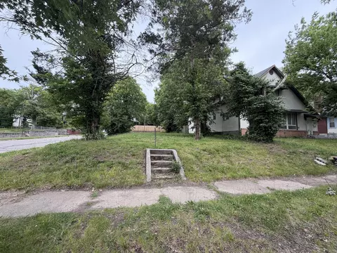 327 N Moffet Ave, Joplin, MO 64801