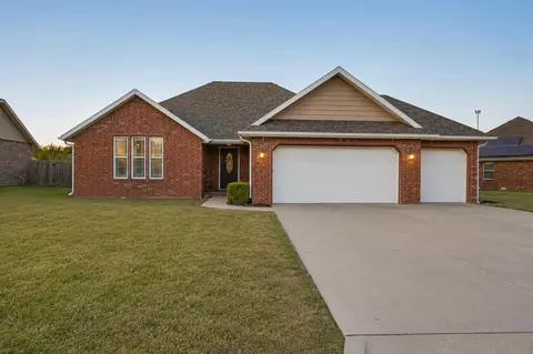 209 Sparrow Ln, Willard, MO 65781