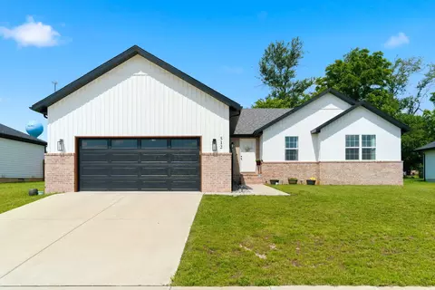 512 James St, Billings, MO 65610