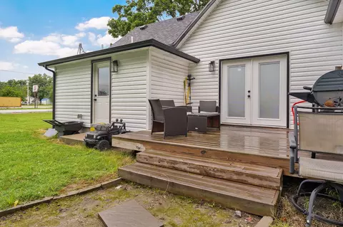 Exterior - 430 S Oak Ave, Aurora, MO 65605 photo 4 of 9
