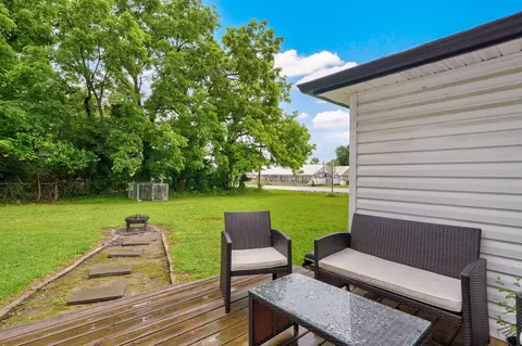 Exterior - 430 S Oak Ave, Aurora, MO 65605 photo 3 of 9