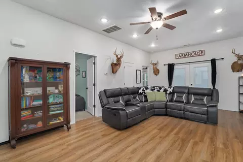 Entry Way - 430 S Oak Ave, Aurora, MO 65605 photo 2 of 3