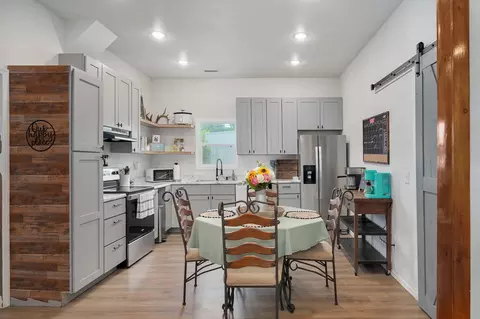 Kitchen - 430 S Oak Ave, Aurora, MO 65605 photo 1 of 4
