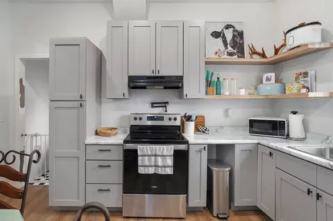 Kitchen - 430 S Oak Ave, Aurora, MO 65605 photo 3 of 4