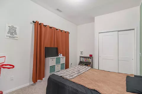 Bedroom - 430 S Oak Ave, Aurora, MO 65605 photo 3 of 5