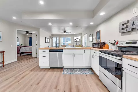 Kitchen - 160 The Blfs #37-4, Branson, MO 65616 photo 1 of 5