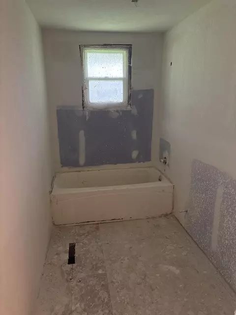 Bath - 3235 W State St, Springfield, MO 65802 photo 3 of 4
