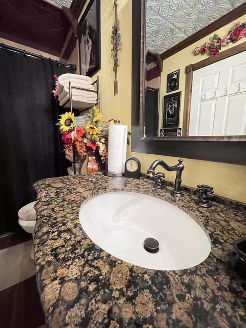 Bath - 1019 N Pine St, Marshfield, MO 65706 photo 7 of 8