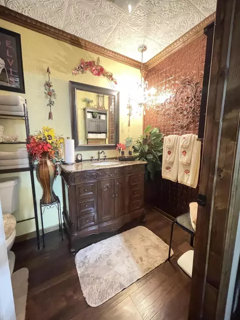 Bath - 1019 N Pine St, Marshfield, MO 65706 photo 4 of 8