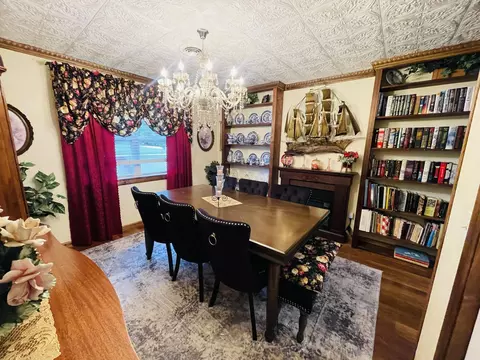 Dining - 1019 N Pine St, Marshfield, MO 65706 photo 4 of 4