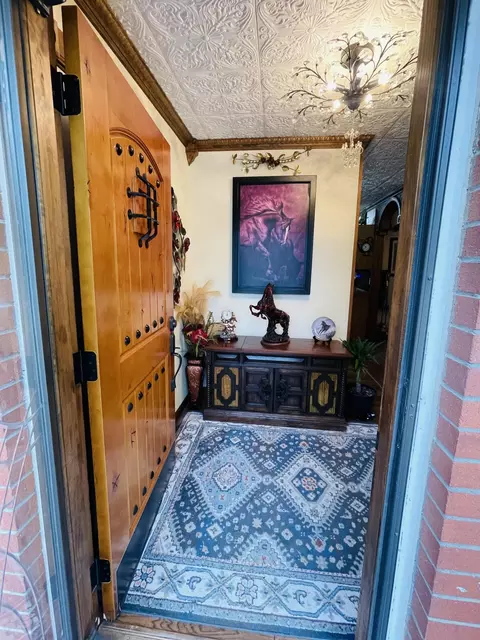 Entry Way - 1019 N Pine St, Marshfield, MO 65706 photo 2 of 8
