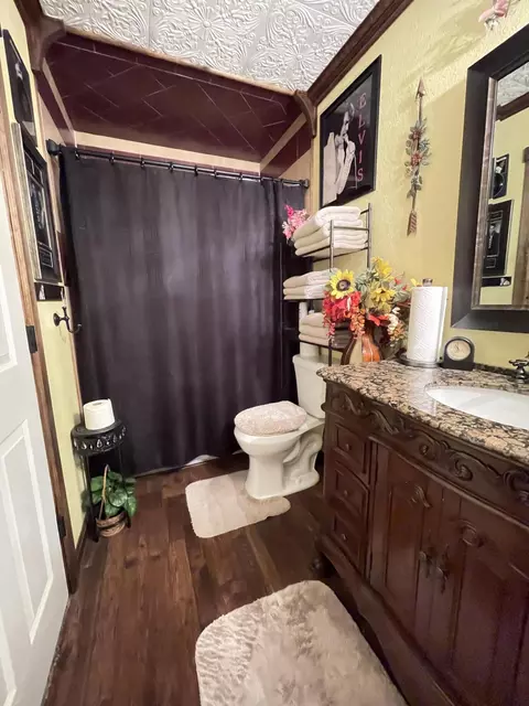 Bath - 1019 N Pine St, Marshfield, MO 65706 photo 6 of 8