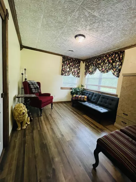 Living - 1019 N Pine St, Marshfield, MO 65706 photo 4 of 7