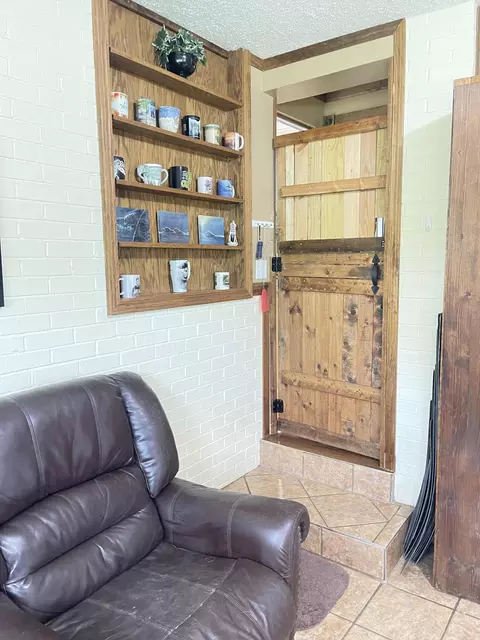 Entry Way - 1019 N Pine St, Marshfield, MO 65706 photo 6 of 8
