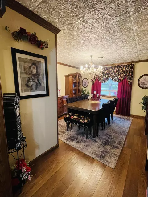 Dining - 1019 N Pine St, Marshfield, MO 65706 photo 1 of 4