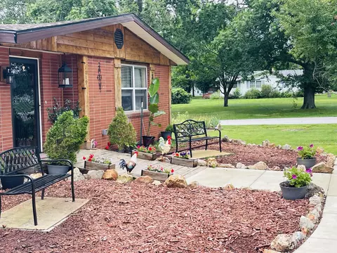 Exterior - 1019 N Pine St, Marshfield, MO 65706 photo 10 of 16