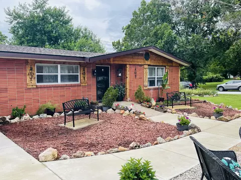 Exterior - 1019 N Pine St, Marshfield, MO 65706 photo 2 of 16