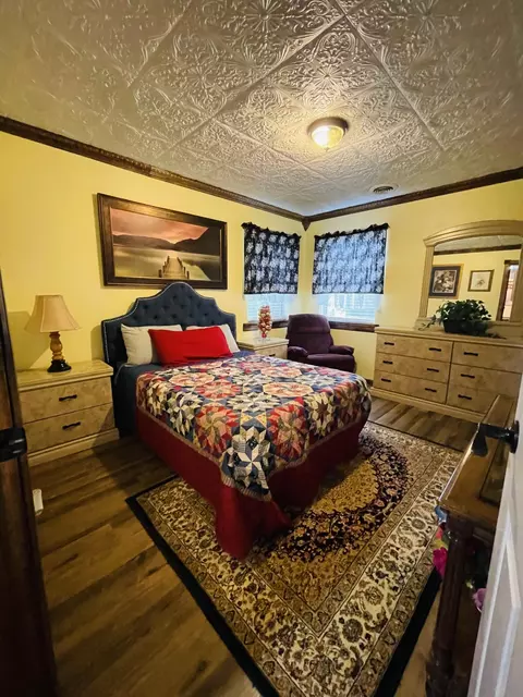 Bedroom - 1019 N Pine St, Marshfield, MO 65706 photo 1 of 10