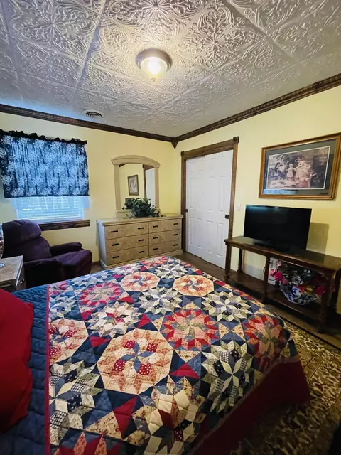 Bedroom - 1019 N Pine St, Marshfield, MO 65706 photo 3 of 10