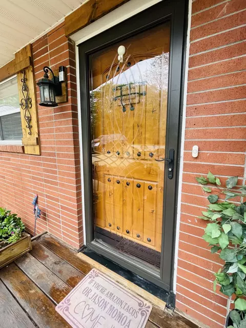 Entry Way - 1019 N Pine St, Marshfield, MO 65706 photo 1 of 8