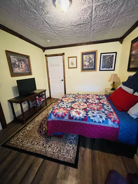 Bedroom - 1019 N Pine St, Marshfield, MO 65706 photo 4 of 10