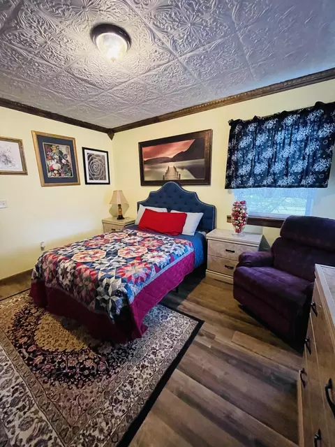 Bedroom - 1019 N Pine St, Marshfield, MO 65706 photo 2 of 10