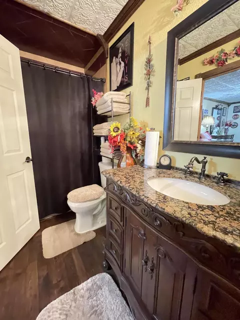 Bath - 1019 N Pine St, Marshfield, MO 65706 photo 5 of 8
