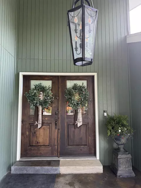 Entry Way - 2511 E Broadmoor St, Springfield, MO 65804 photo 1 of 7