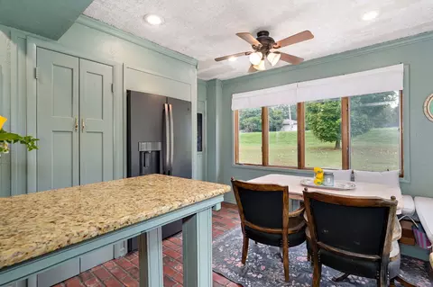 Dining - 2511 E Broadmoor St, Springfield, MO 65804 photo 2 of 4