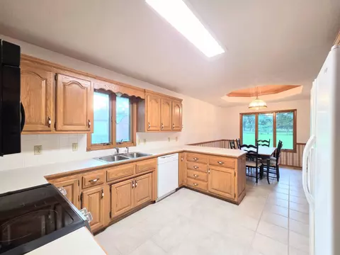 Kitchen - 4645 W 3rd St, Battlefield, MO 65619 photo 3 of 6