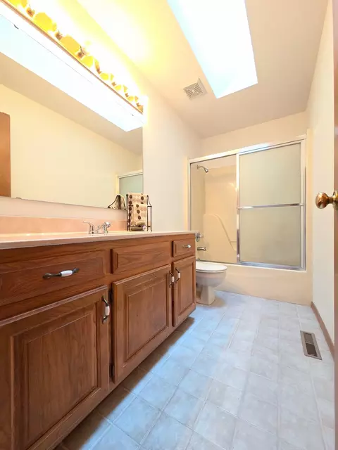 Bath - 4645 W 3rd St, Battlefield, MO 65619 photo 1 of 6