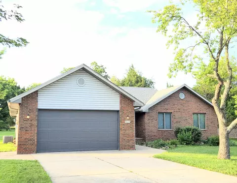 Exterior - 4645 W 3rd St, Battlefield, MO 65619 photo 2 of 19