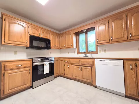 Kitchen - 4645 W 3rd St, Battlefield, MO 65619 photo 2 of 6