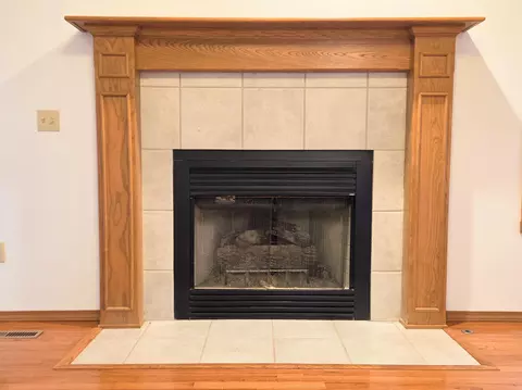 Living - 4645 W 3rd St, Battlefield, MO 65619 photo 2 of 6